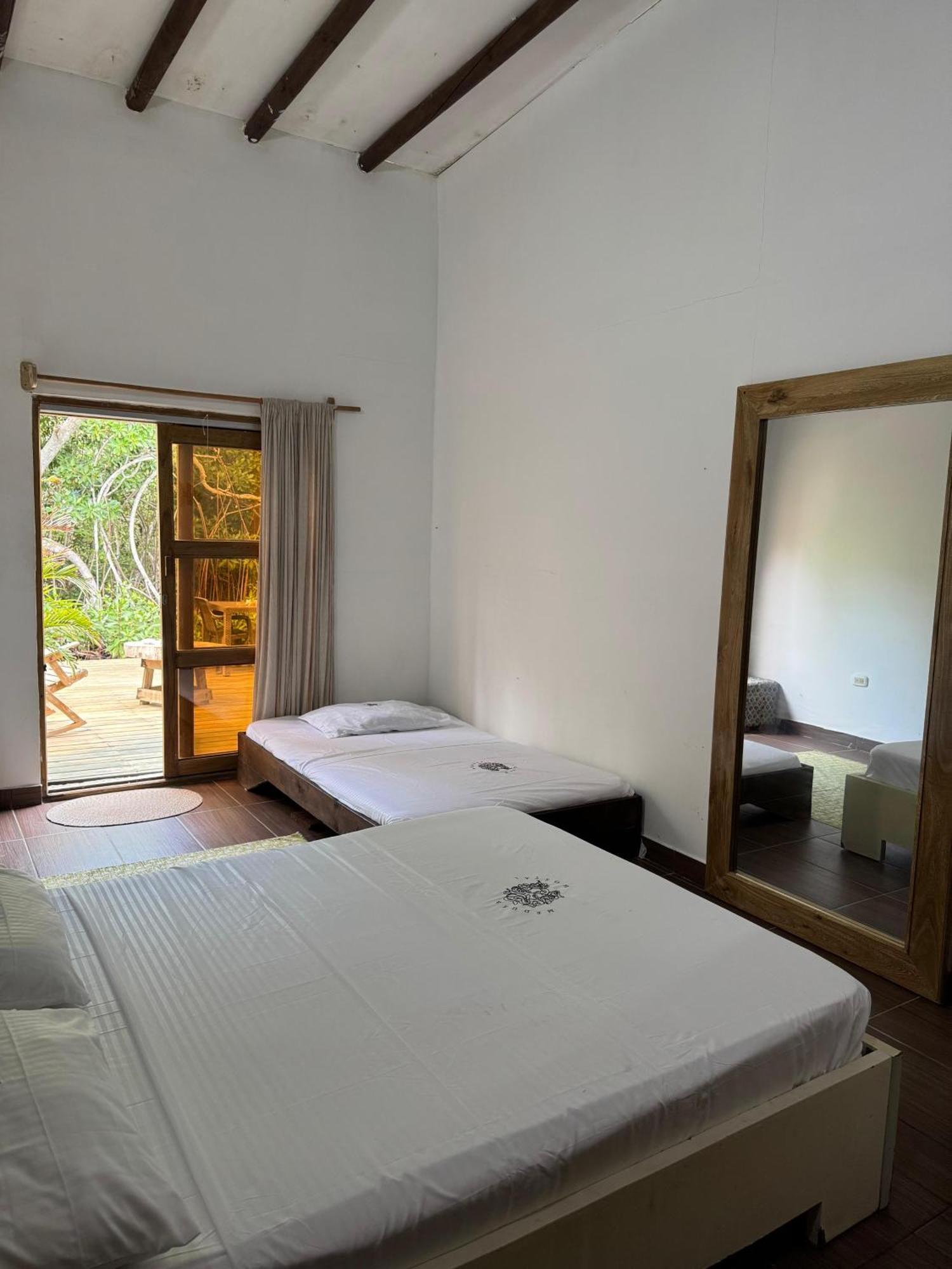 Medusa Hostel Isla Tintipan Tintipan Island Esterno foto